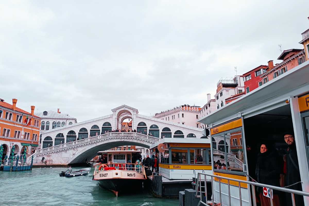 venezia passeggiata a piedi ponte rialto