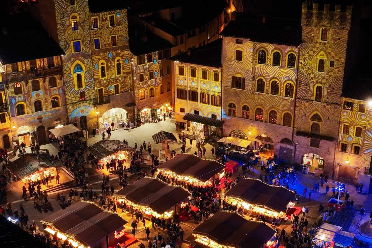 Arezzo città del Natale mercatini piazza grande