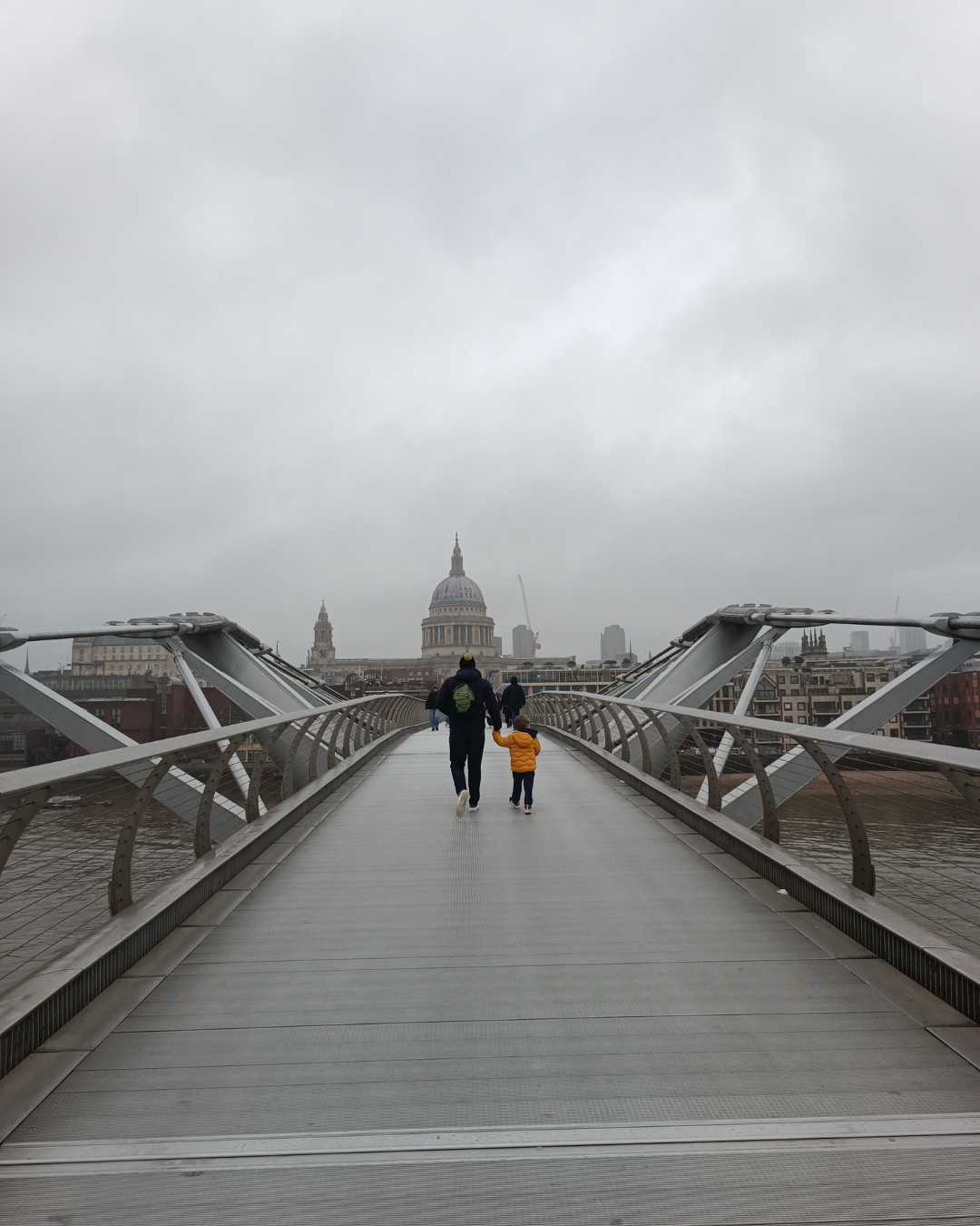 londra cosa vedere con bambini millennium bridge